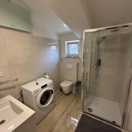 Apartament Stinjan *